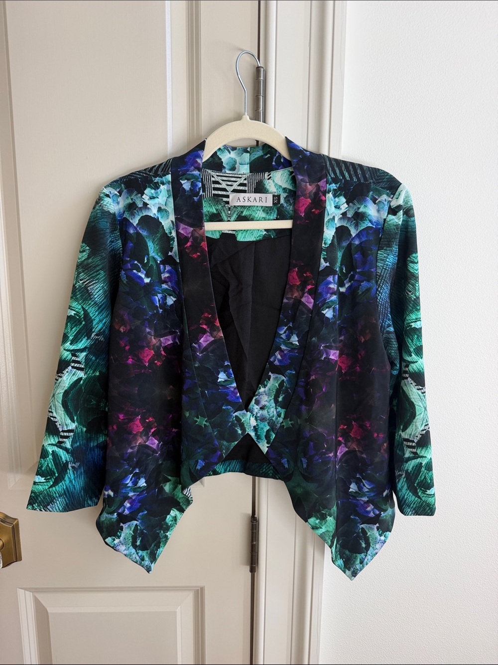 Askari Women's Cropped Open-Front Blazer in Teal & Black Floral
